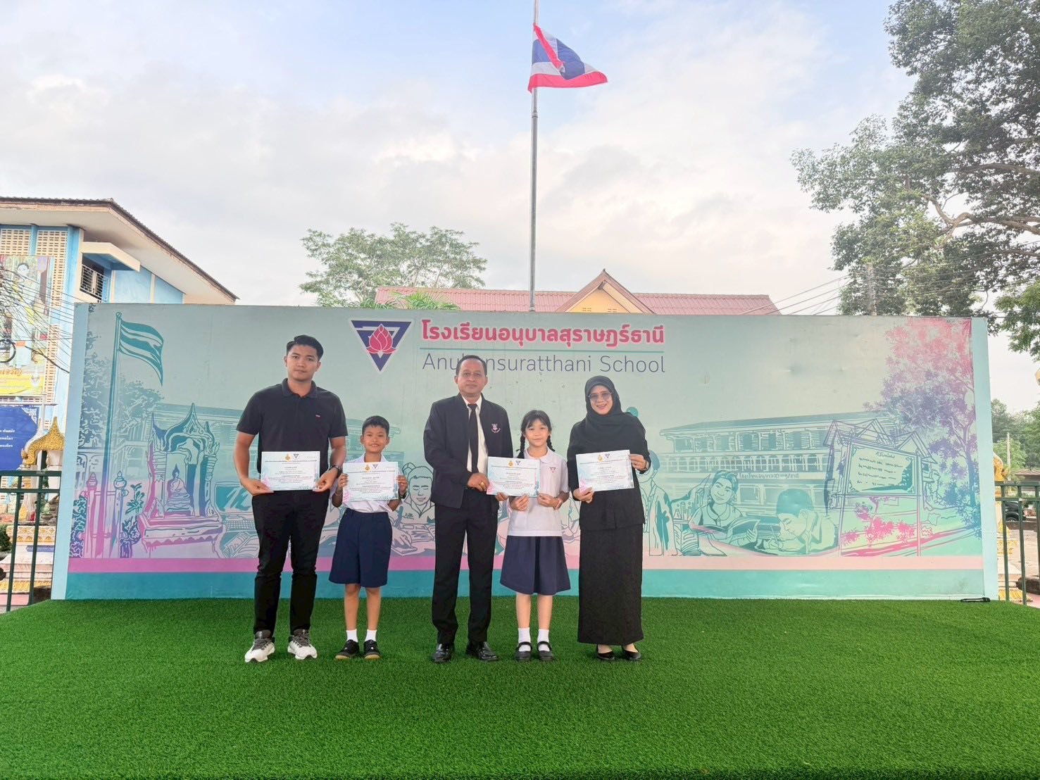 <div style='text-align:center;'><a href='img/article/art_1766458495/image/g/62aecfcc6d5bacc951abdf3d823940d81_565963200.jpg' target='_blank' style='color:#FFF !important;' download><b>ดาวน์โหลดรูปภาพ</b> <span style='font-size:12px;'>(1,477 x 1,108 px)</span></a></div>