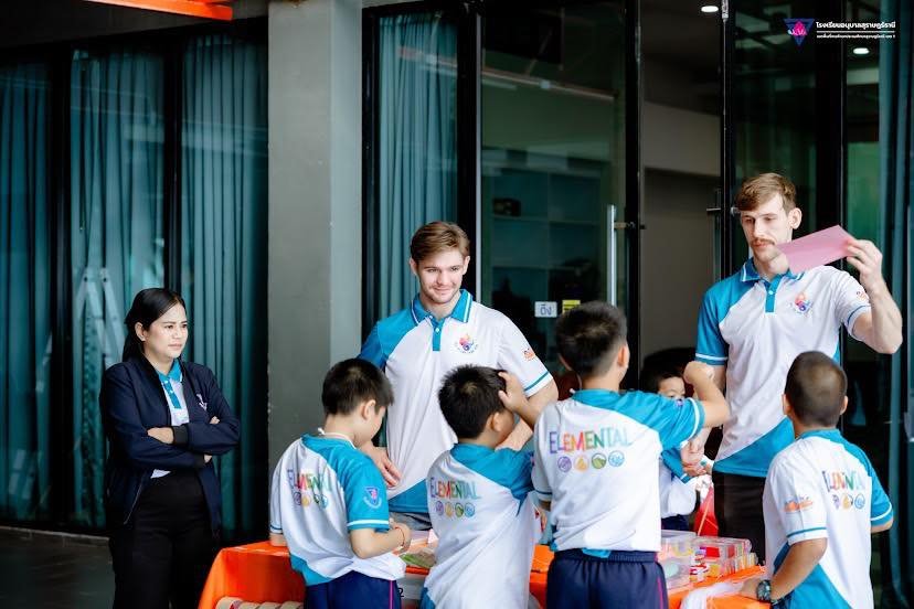 <div style='text-align:center;'><a href='img/article/art_1766989607/image/g/fe3361383a4ca2ba47a0d51daf80ed581_2428919685.jpg' target='_blank' style='color:#FFF !important;' download><b>ดาวน์โหลดรูปภาพ</b> <span style='font-size:12px;'>(828 x 552 px)</span></a></div>